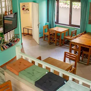  Hostel The Golden Rooster Arnavutluk